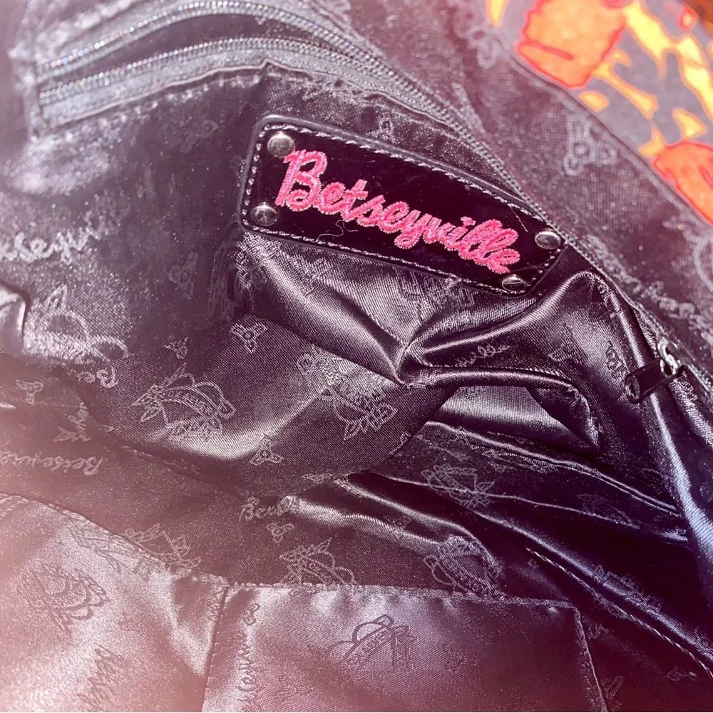 Betseyville by Betsey Johnson messenger bag Amazing condition No callouts Pretty